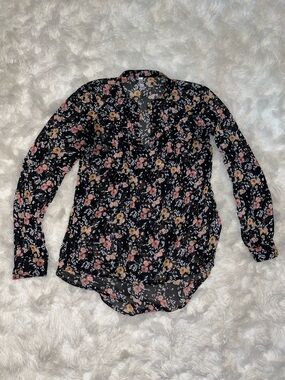 Xhilaration Black Floral V-Neck Long Sleeve Blouse